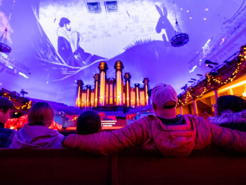 AndersonBrendon_ChristmasLights_TempleSquare_0004.jpg