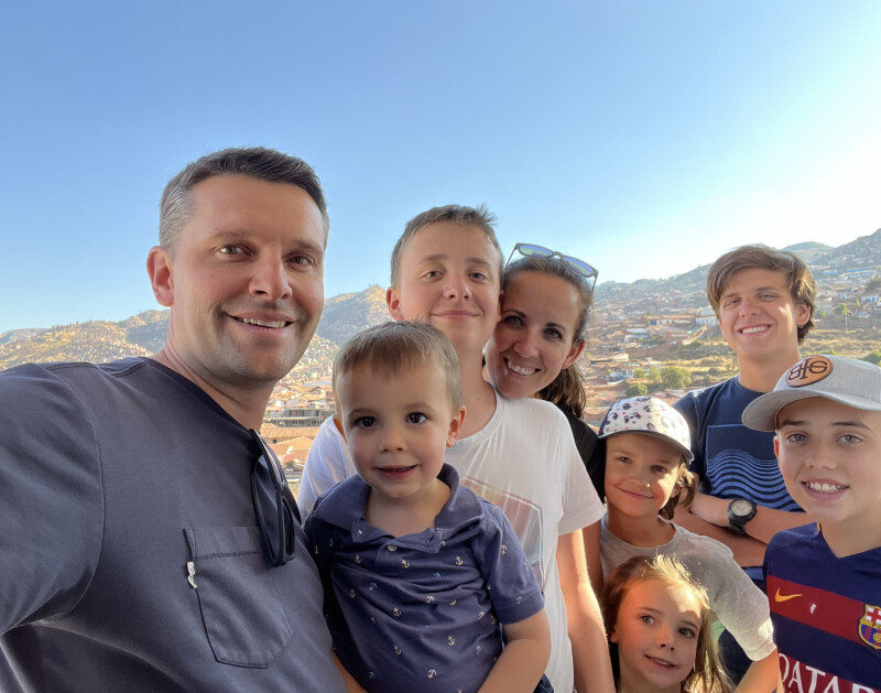 Derrick and Rebecca Porter with their six children.