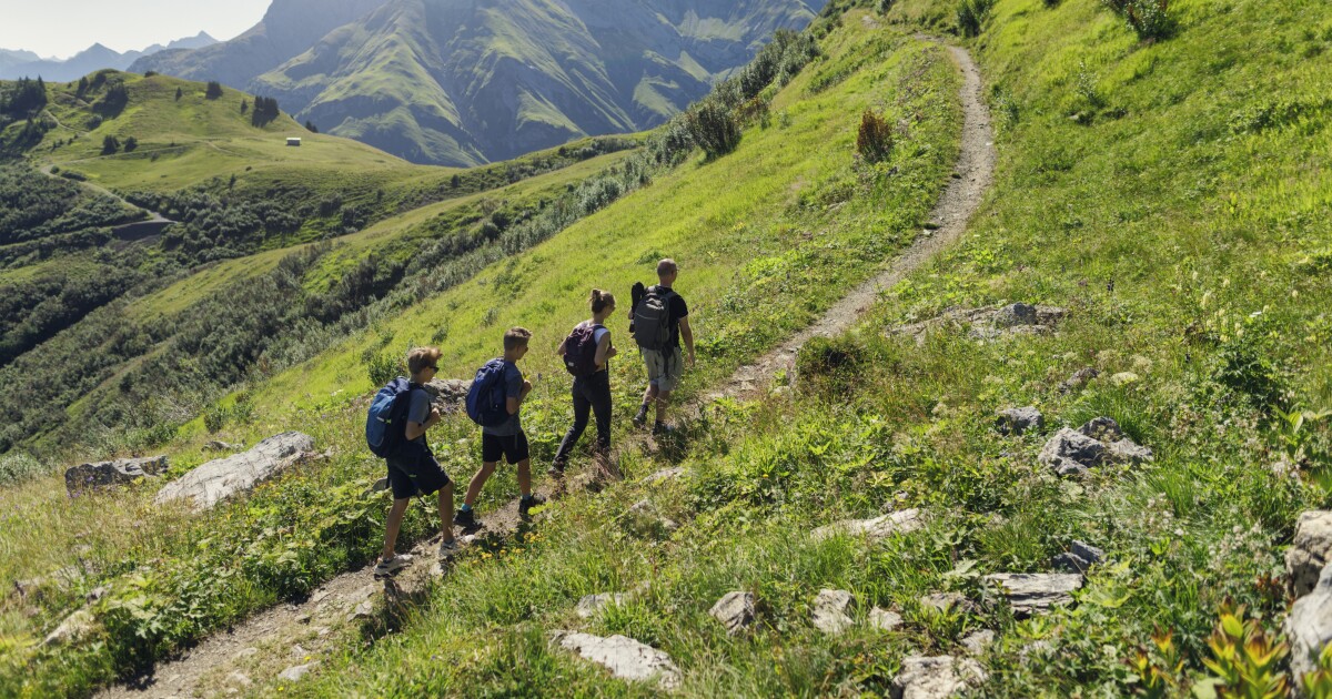 5 ways to support others on the covenant path - LDS Living