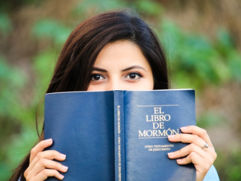 580_girl-libro-de-mormon.jpg