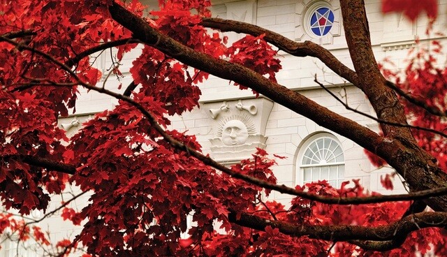 15 Exquisite Images of Temples in Fall