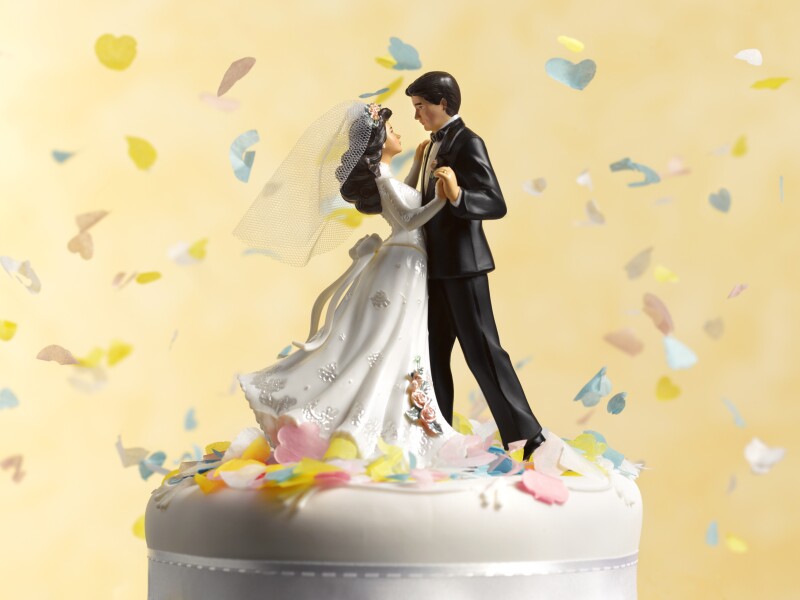 Dancing wedding cake figurines