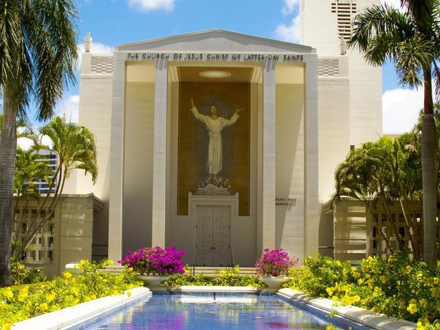14 Photos of Unique & Striking Tabernacles & Meetinghouses