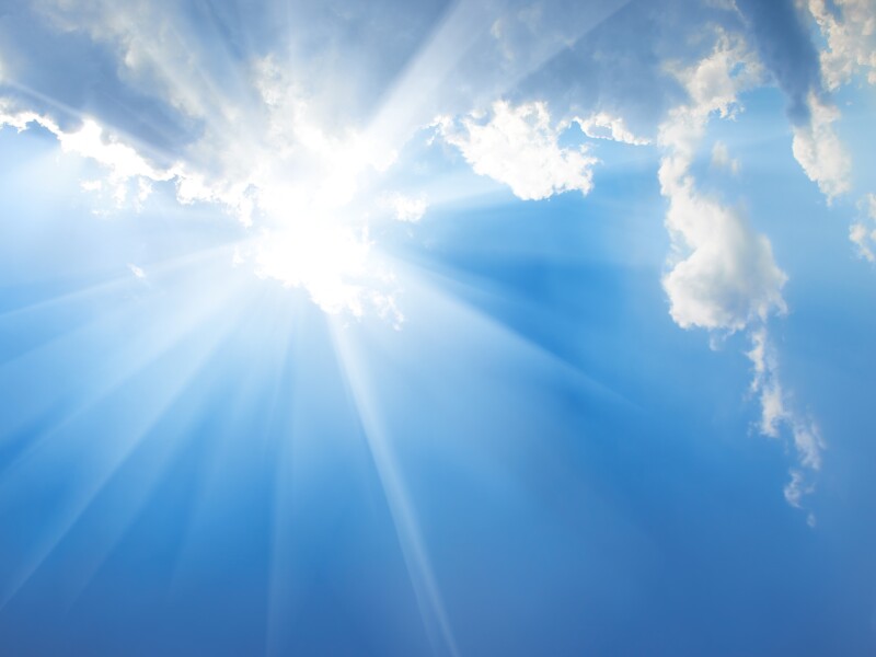 Beautiful,Blue,Sky,With,Sunbeams,And,Clouds.,Sun,Rays.