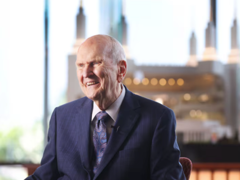 Russell M. Nelson in the Washington D.C. Temple visitors’ center