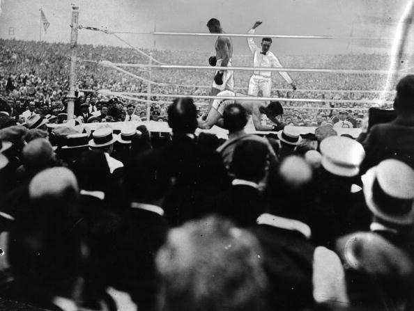 The referee counts out Georges Carpentier (1894-1975) after the knock-out blow from Jack Dempsey in the fourth round of their World Heavyweight title fight at Jersey City on July 2, 1921. (Photo by Hulton Archive/Getty Images)