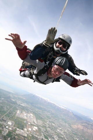 Alan Alderman skydiving after being diagnosed with ALS