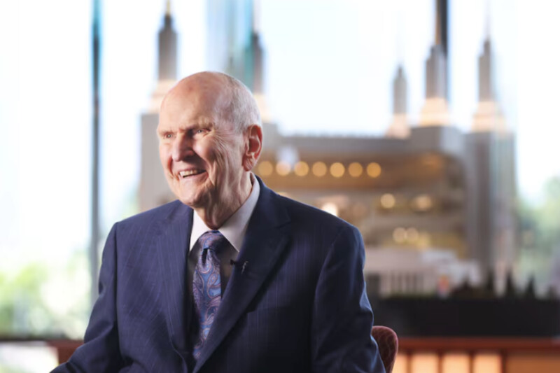 Russell M. Nelson in the Washington D.C. Temple visitors’ center