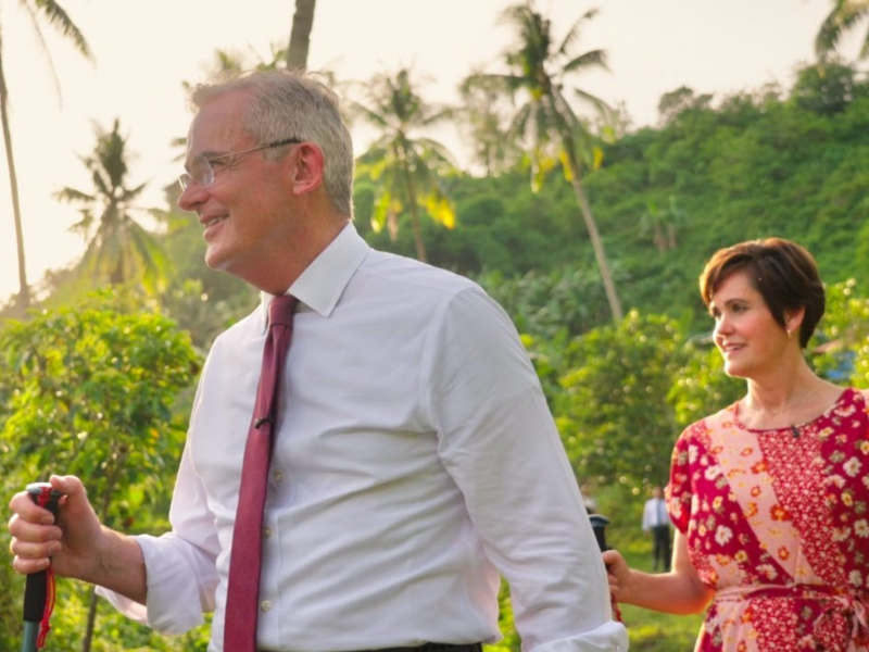 Elder Patrick Kearon and Sister Jennifer Kearon hiking in Cebu, Philippines