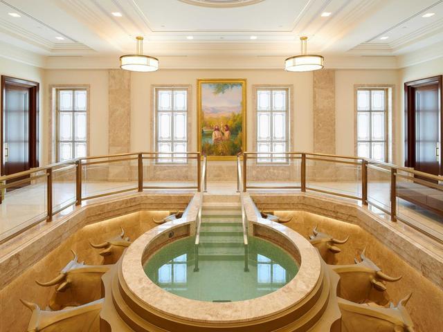 The baptismal font in the Lisbon Portugal Temple.