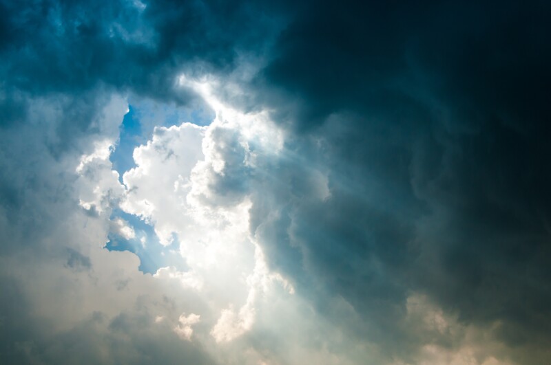 Clouds,View,Sun,Rays,Coming,Through