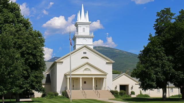 14 Photos of Unique & Striking Tabernacles & Meetinghouses