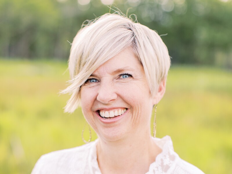 EmilyBelleFreeman_authorphoto2019.jpeg