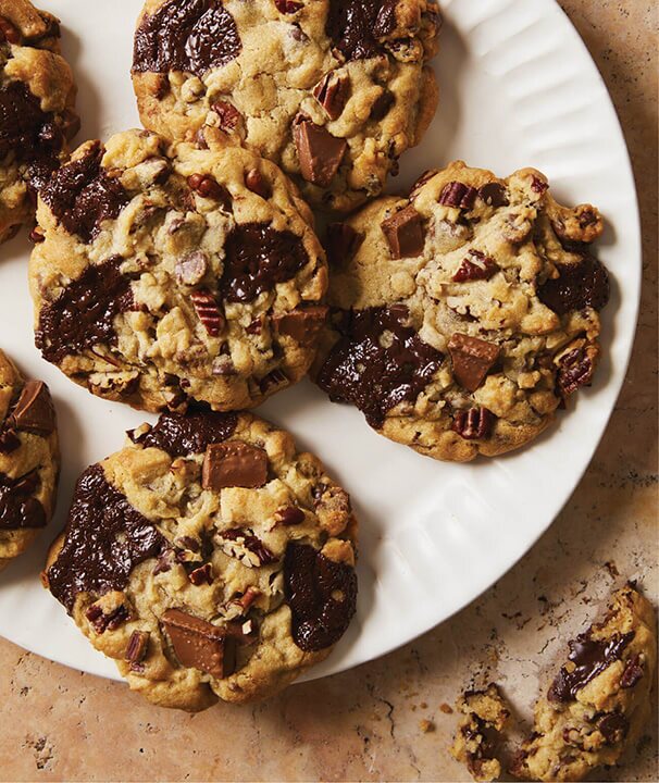 The BEST Chocolate Chip Skillet Cookie - Tara Teaspoon