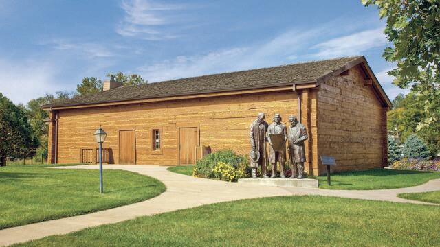 14 Photos of Unique & Striking Tabernacles & Meetinghouses