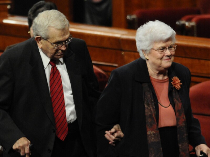 elder-packer-newsbio-GC-Oct-2010-with-wife-(1).jpg