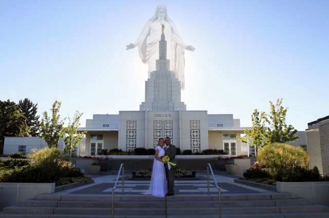 Juli and Victor in front of the temple