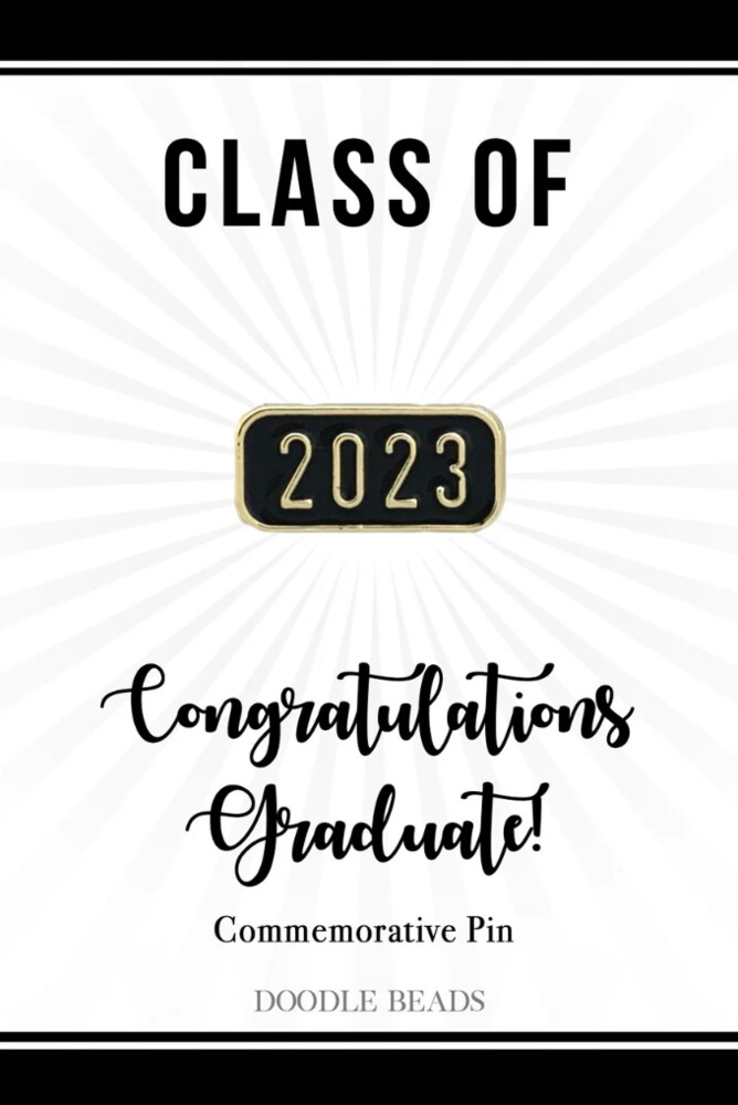 Class_of_2023_Pin_gold.png