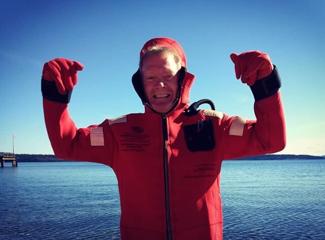 Alan Alderman raising his arms in triumph, grateful to God for his life