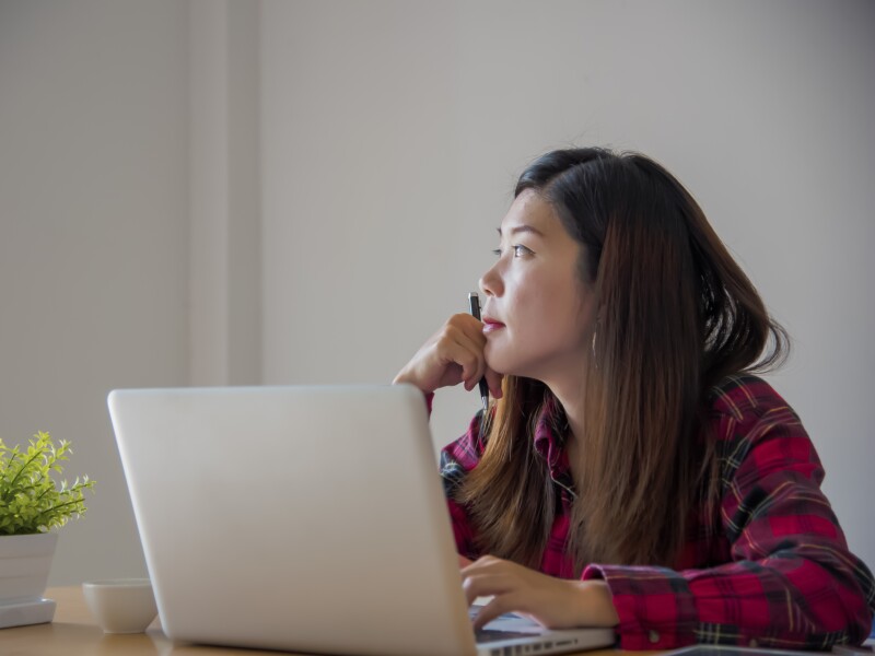 Relaxed,Business,Woman,Sitting,In,Office