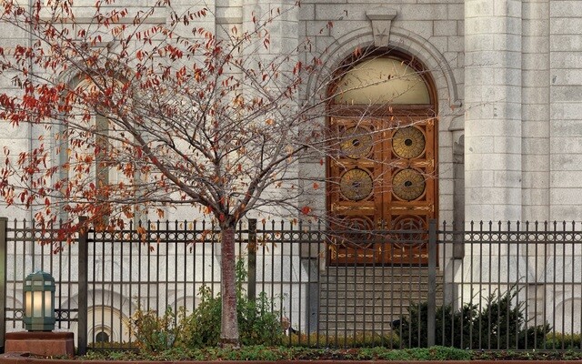 15 Exquisite Images of Temples in Fall