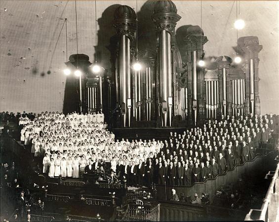 Mormon Tabernacle Choir in 1920