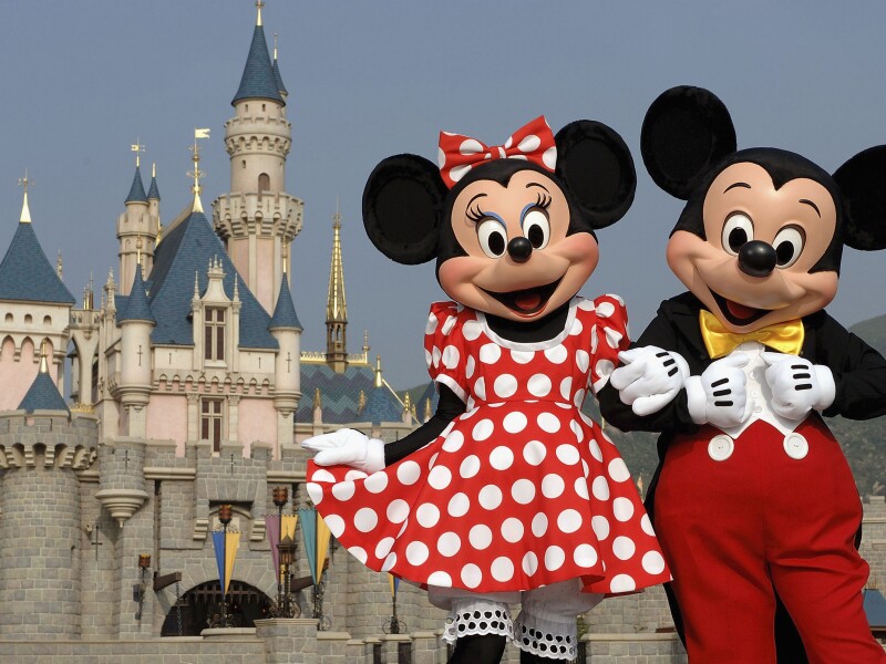 Mickey And Minnie Mouse Welcome Everyone To Hong Kong Disneyland Resort