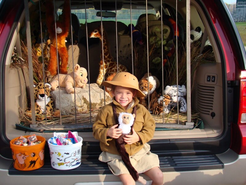 50 Ways to Dominate at Trunk-or-Treat Decorating