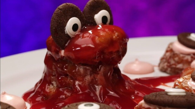 Peter Tidwell's slime monster. Image a screenshot for Food Network's Halloween Baking Championship.