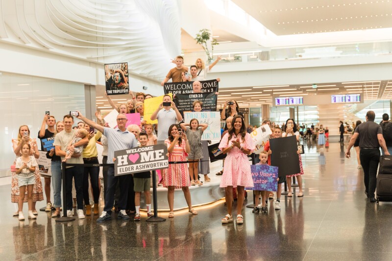 eeryone cherring.jpg