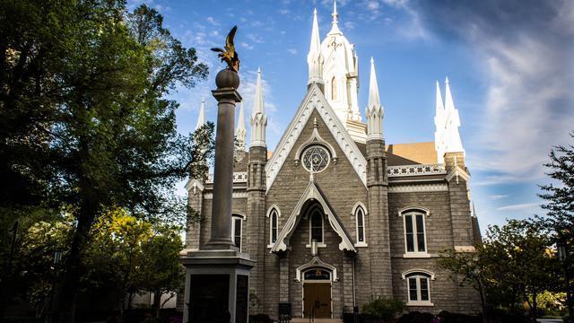 14 Photos of Unique & Striking Tabernacles & Meetinghouses