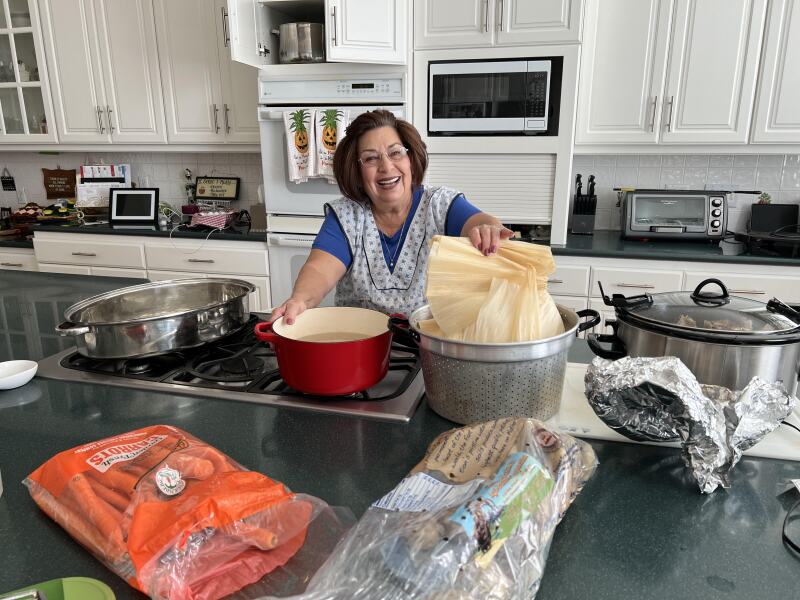 Mimacookingtamales (1).jpg