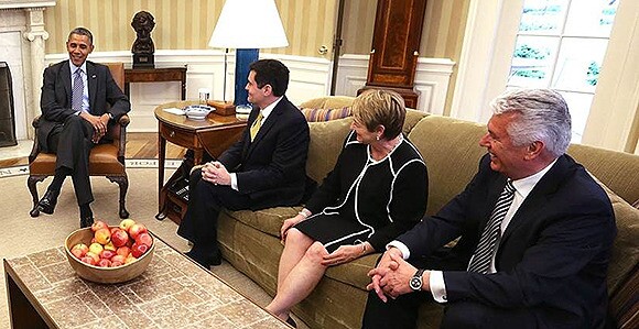 President Dieter F. Uchtdorf was among Christian leaders from throughout the nation welcomed by U.S. President Barack Obama to the White House for the fifth annual Easter prayer breakfast. The next day he was among six religious leaders invited to the Oval Office for a discussion with President Obama on the subject of immigration reform.