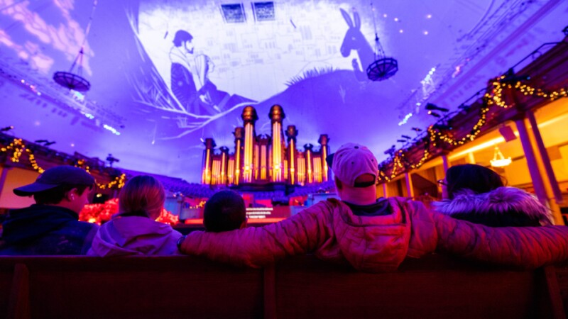 AndersonBrendon_ChristmasLights_TempleSquare_0004.jpg