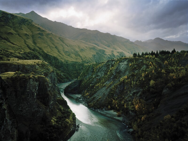 New Zealand, Otago, Skippers Canyon, river in mountainous landscape